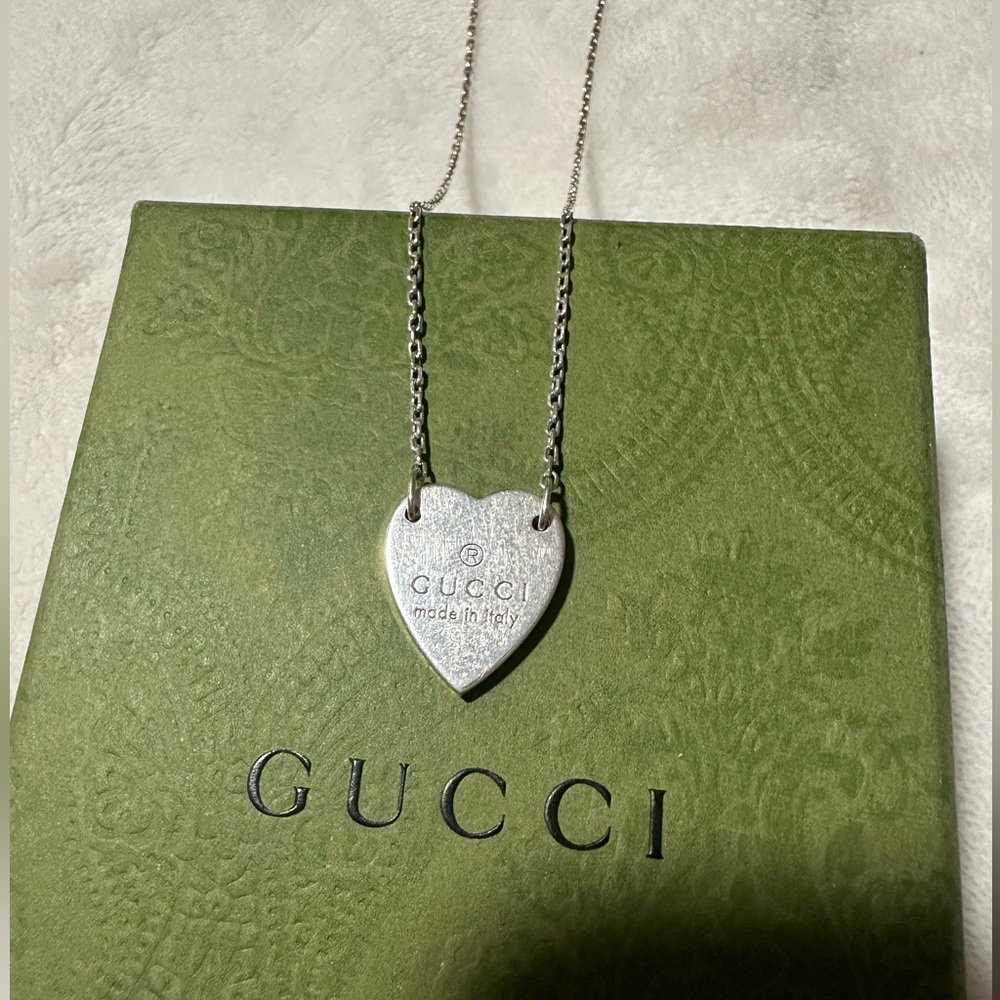 Gucci Trademark Necklace with Heart Pendant - Picture 2 of 5
